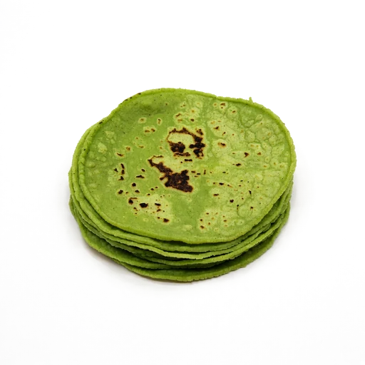 Estiba de tortillas verdes de moringa, superalimento rico en proteínas y hierro